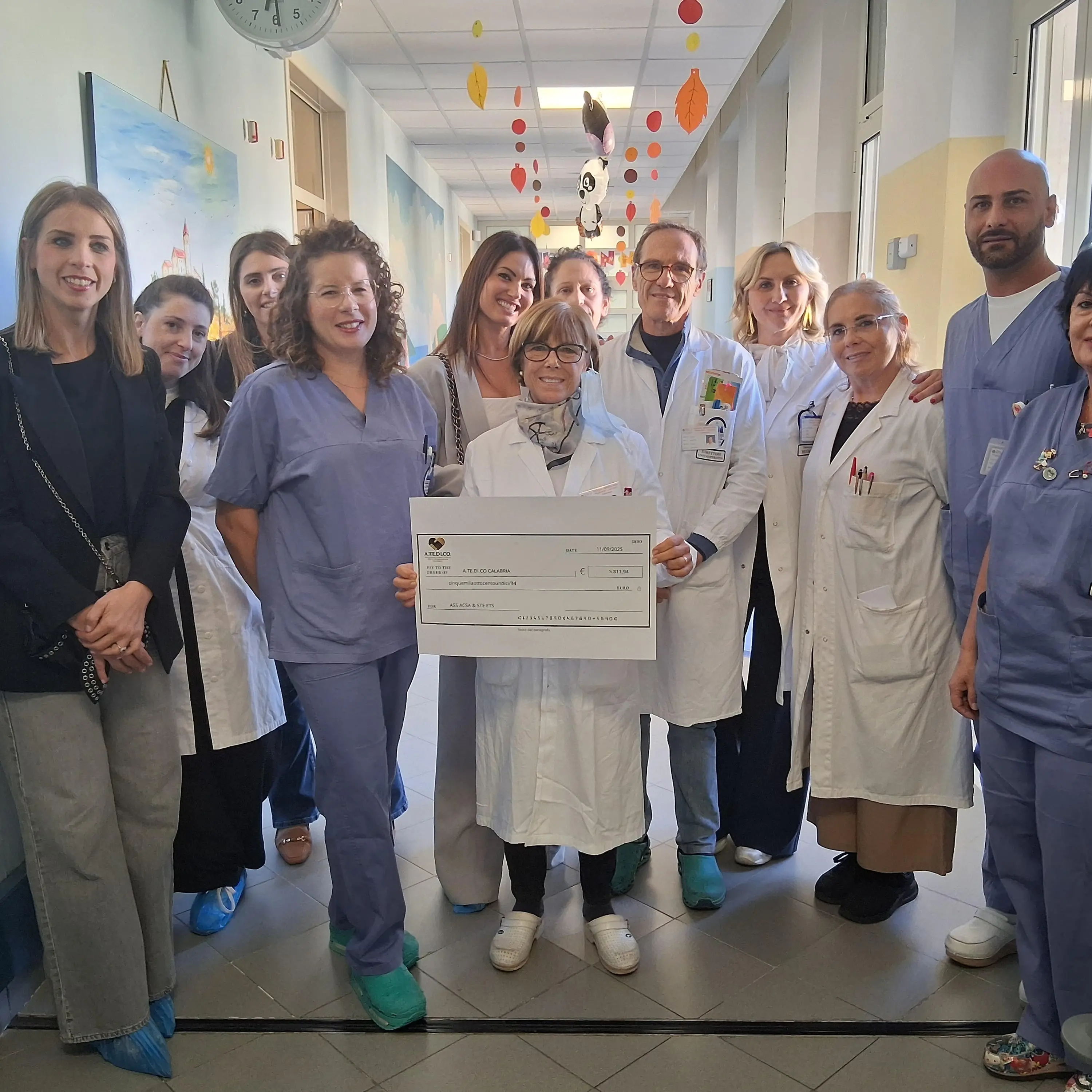 Un sorriso in più per i bimbi\u00A0in ospedale, all’Ematoncologia pediatrica di Catanzaro consegnato il ricavato della raccolta fondi di\u00A0A.te.di.co.