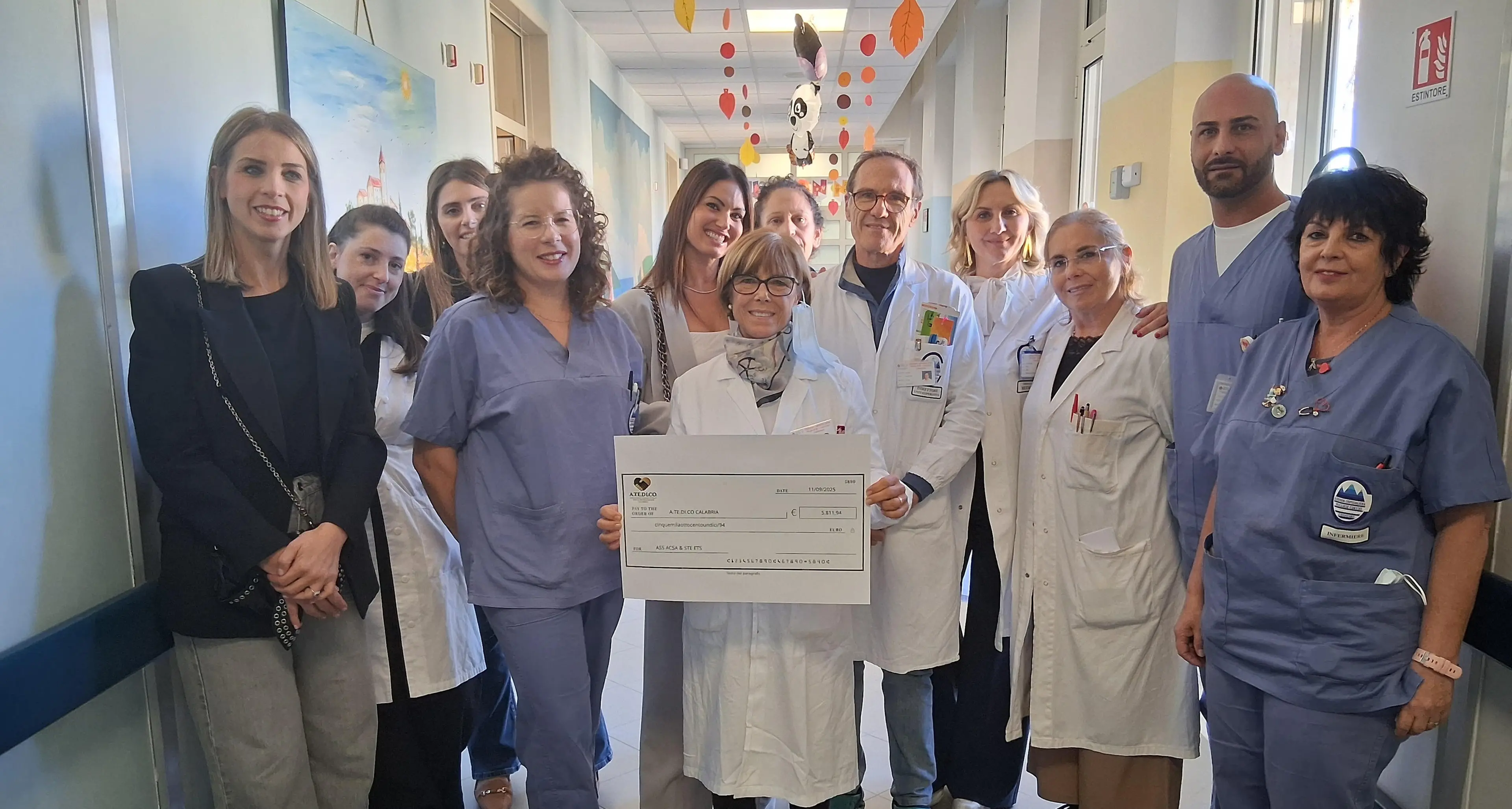 Un sorriso in più per i bimbi\u00A0in ospedale, all’Ematoncologia pediatrica di Catanzaro consegnato il ricavato della raccolta fondi di\u00A0A.te.di.co.