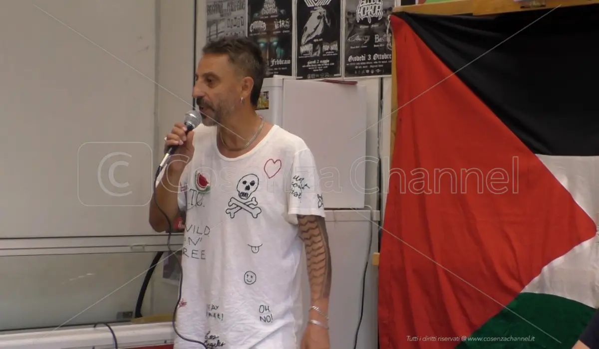 Il calabrese Fullone e gli altri attivisti della Freedom Flotilla in carcere: «I soldati israeliani ci hanno aggredito»