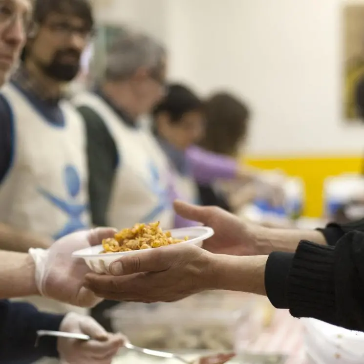 Italia allo stremo, in Calabria un minore su tre vive in povertà e sempre più famiglie si rivolgono alla Caritas\n