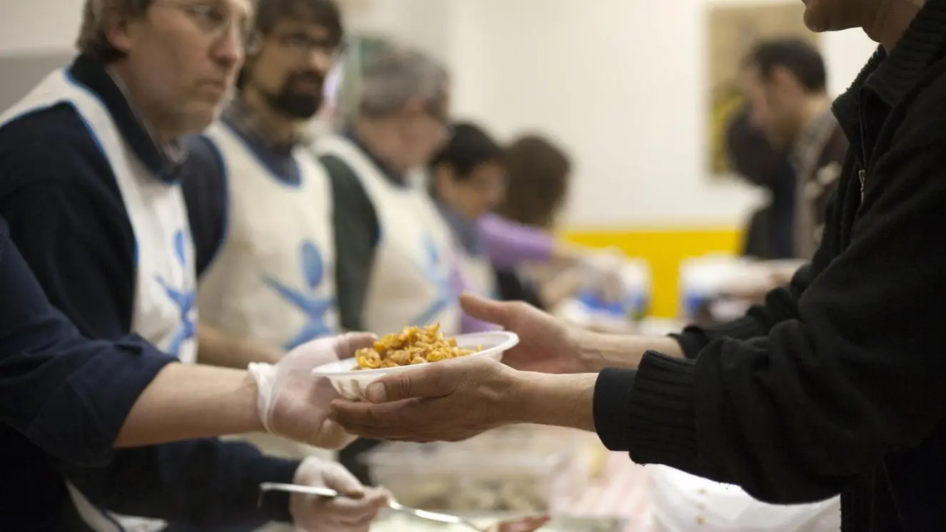 Italia allo stremo, in Calabria un minore su tre vive in povertà e sempre più famiglie si rivolgono alla Caritas\n