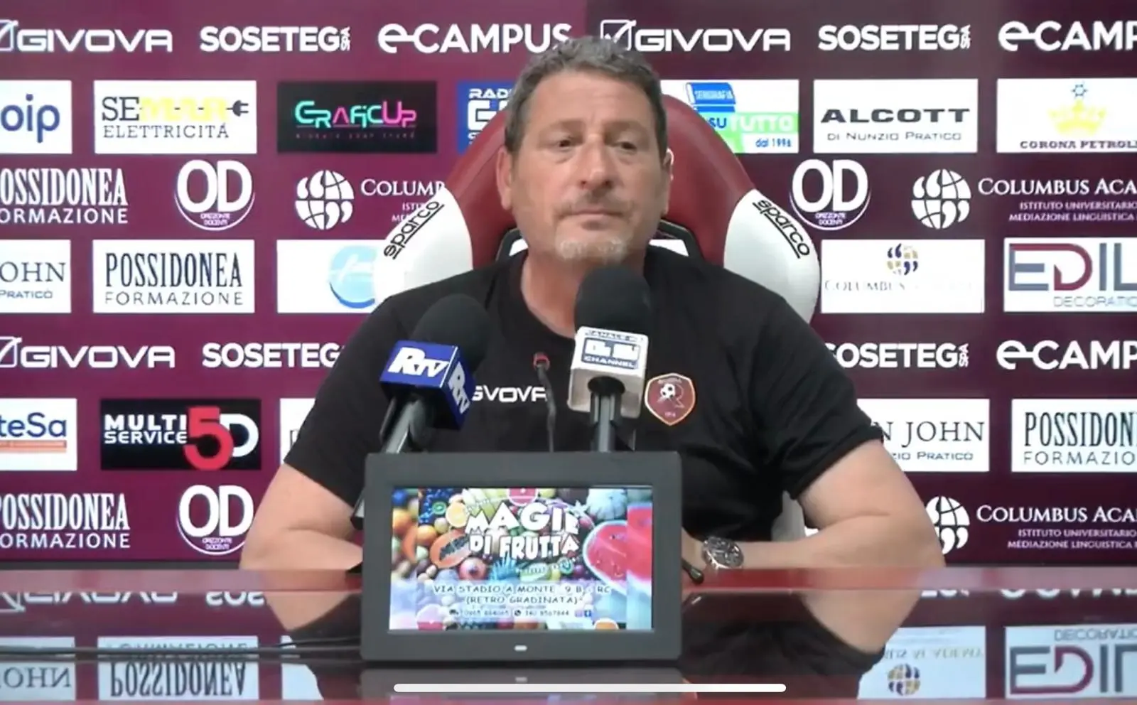 Reggina, Trocini carica l'ambiente: «Qualche posto in C ci sarà e dobbiamo farci trovare pronti»