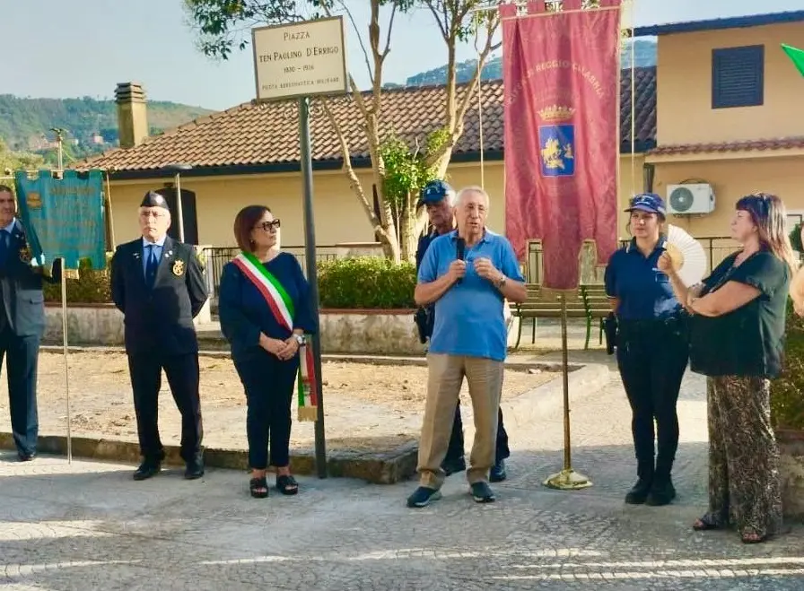 Inaugurata ad Arasì la piazza intitolata al pilota dell’Aeronautica Paolino D’Errigo