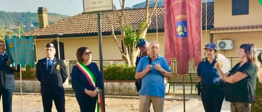 Inaugurata ad Arasì la piazza intitolata al pilota dell’Aeronautica Paolino D’Errigo