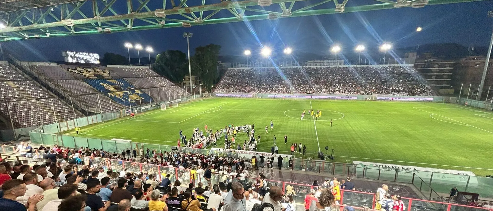 Operazione Nostalgia conquista i reggini, Totti e Baggio infiammano la notte del Granillo