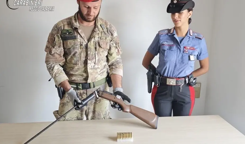 Ciminà, rinvenute armi clandestine: sequestrato un fucile e munizioni
