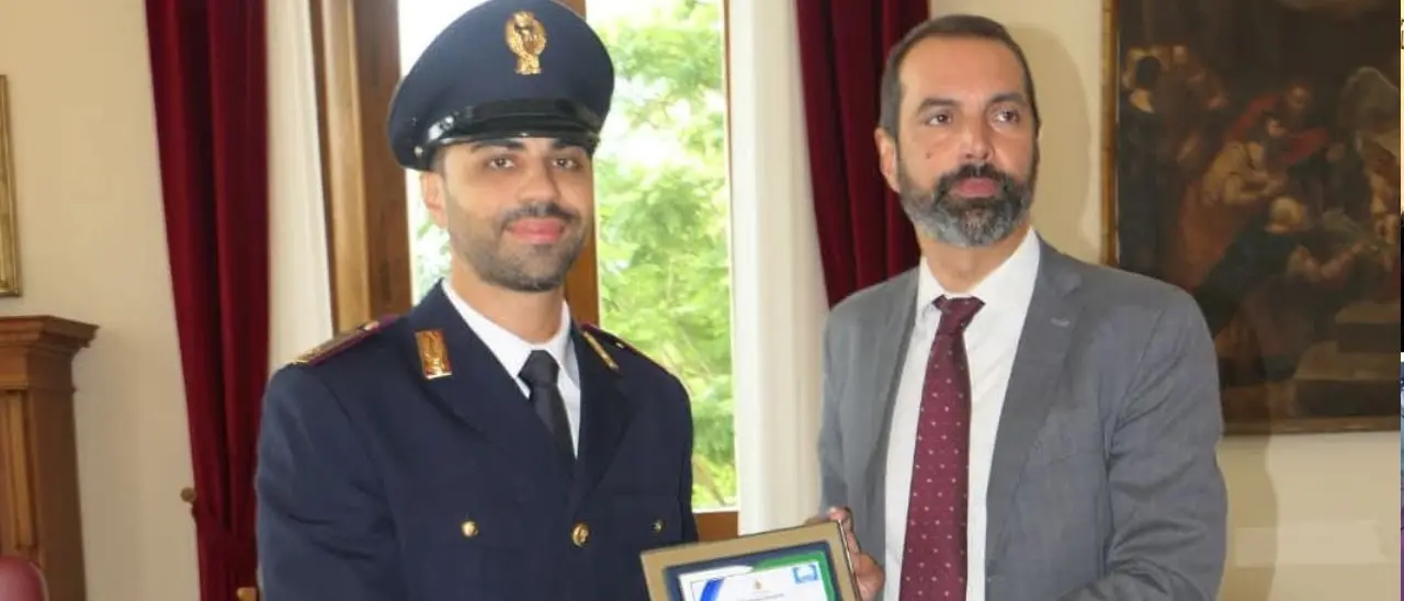 Poliziotto eroe in servizio presso il commissariato di Gioia Tauro salva un uomo in mare