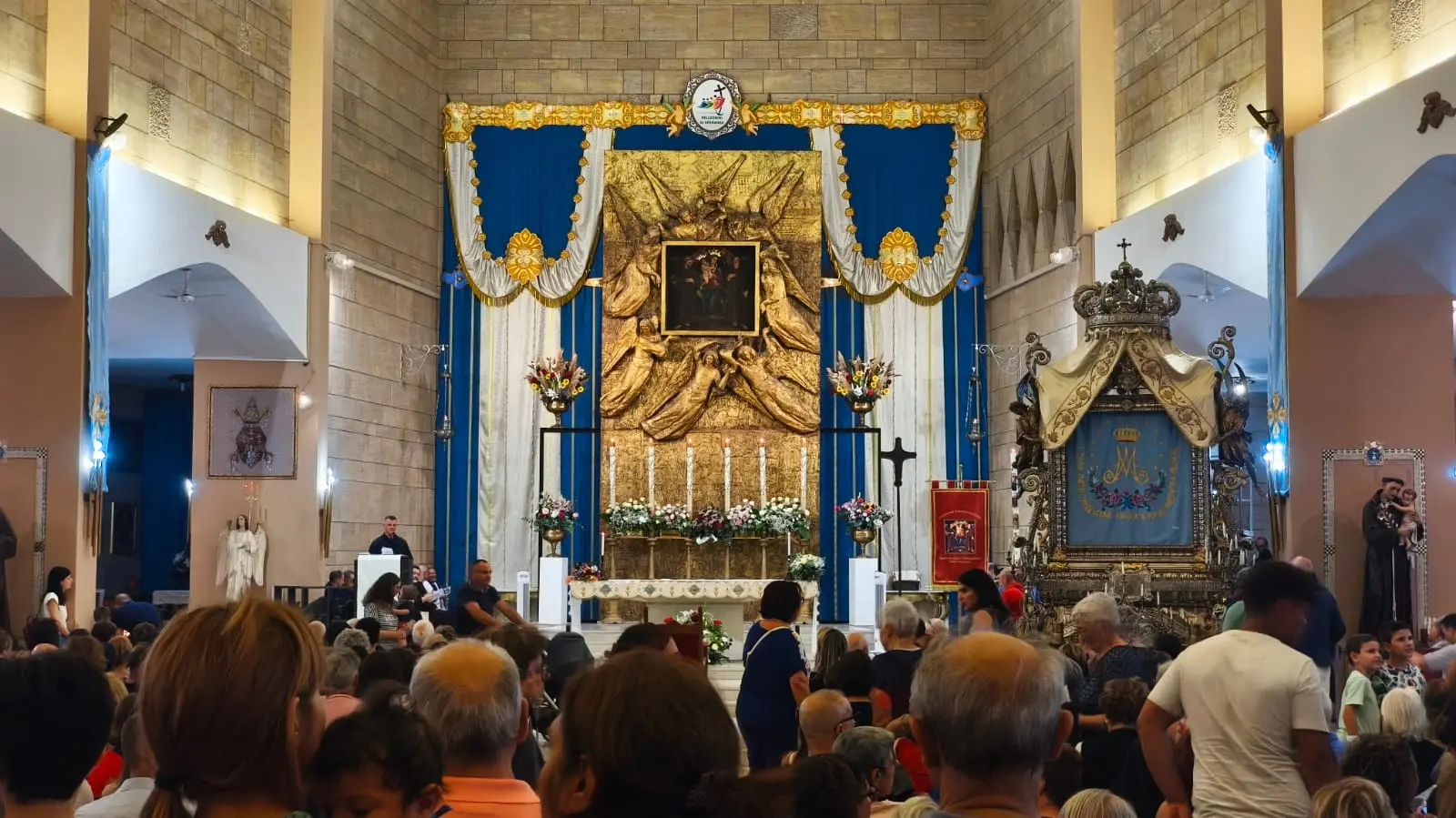 Reggio veglia la Sacra Effigie, Morrone prega per i bimbi di Gaza: «Ogni comunità diventi casa della pace»