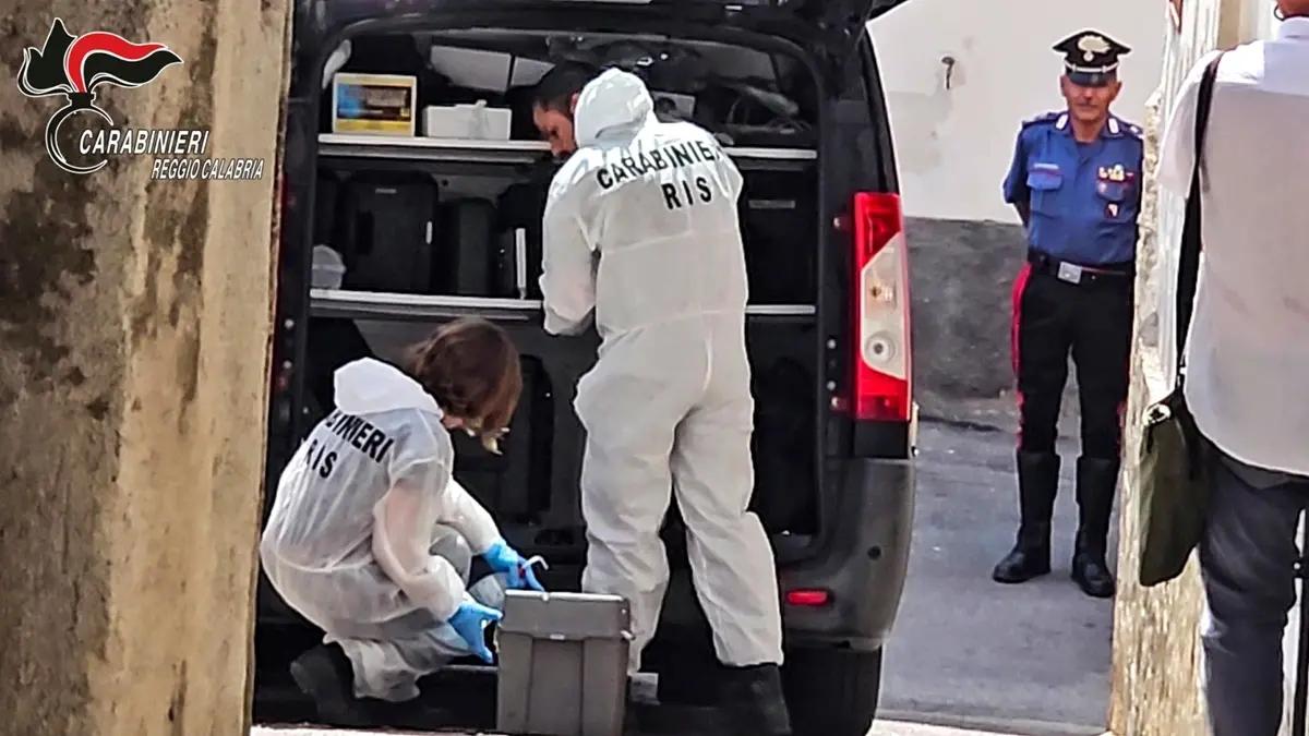 Gioiosa Ionica, cadavere di un indiano trovato in un lenzuolo: indagati due connazionali