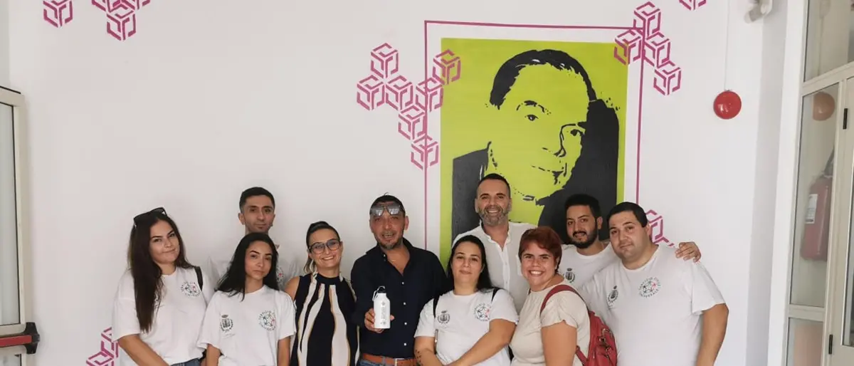 Cinquefrondi, il sindaco Michele Conia in visita nelle scuole nel giorno dalla prima campanella