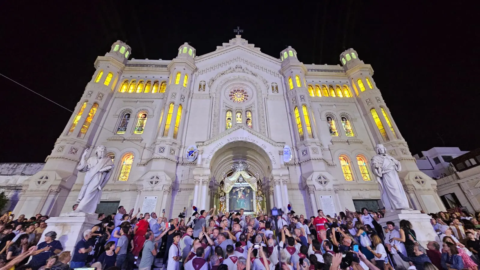 Reggio, migliaia di fedeli per la processione della Madonna della Consolazione tra fede e momenti di festa