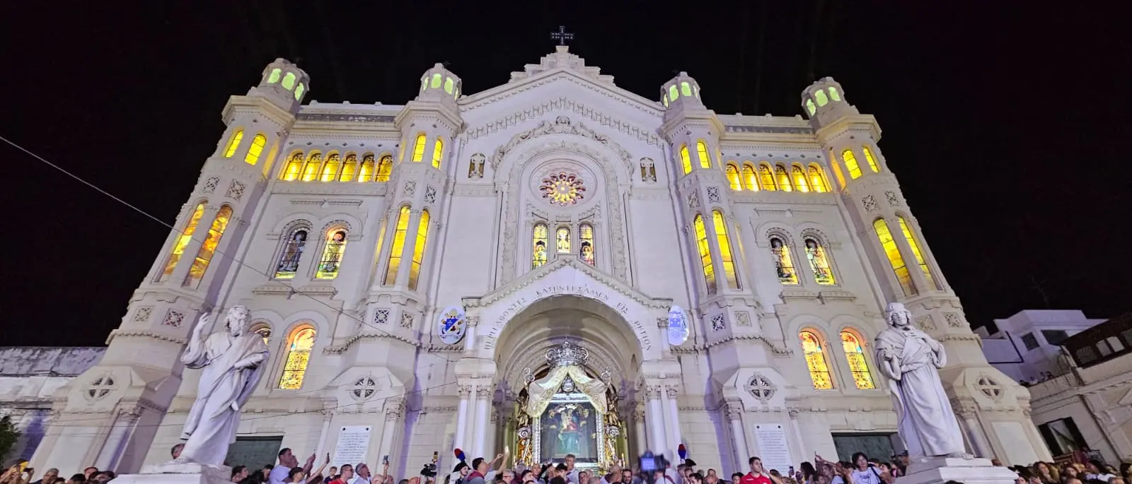 Reggio, migliaia di fedeli per la processione della Madonna della Consolazione tra fede e momenti di festa