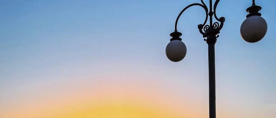 LA FOTO DEL GIORNO | Tramonto sullo Stretto: l'eleganza di un istante sospeso