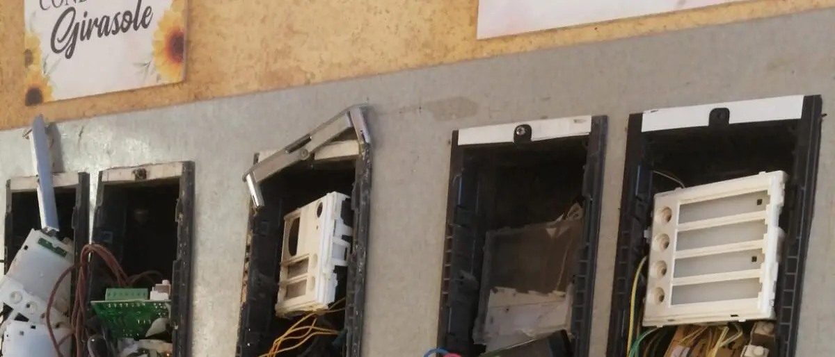 Ravagnese, notte di paura al Condominio Girasole. I residenti: «Viviamo barricati in casa, il Comune ci ha abbandonati»