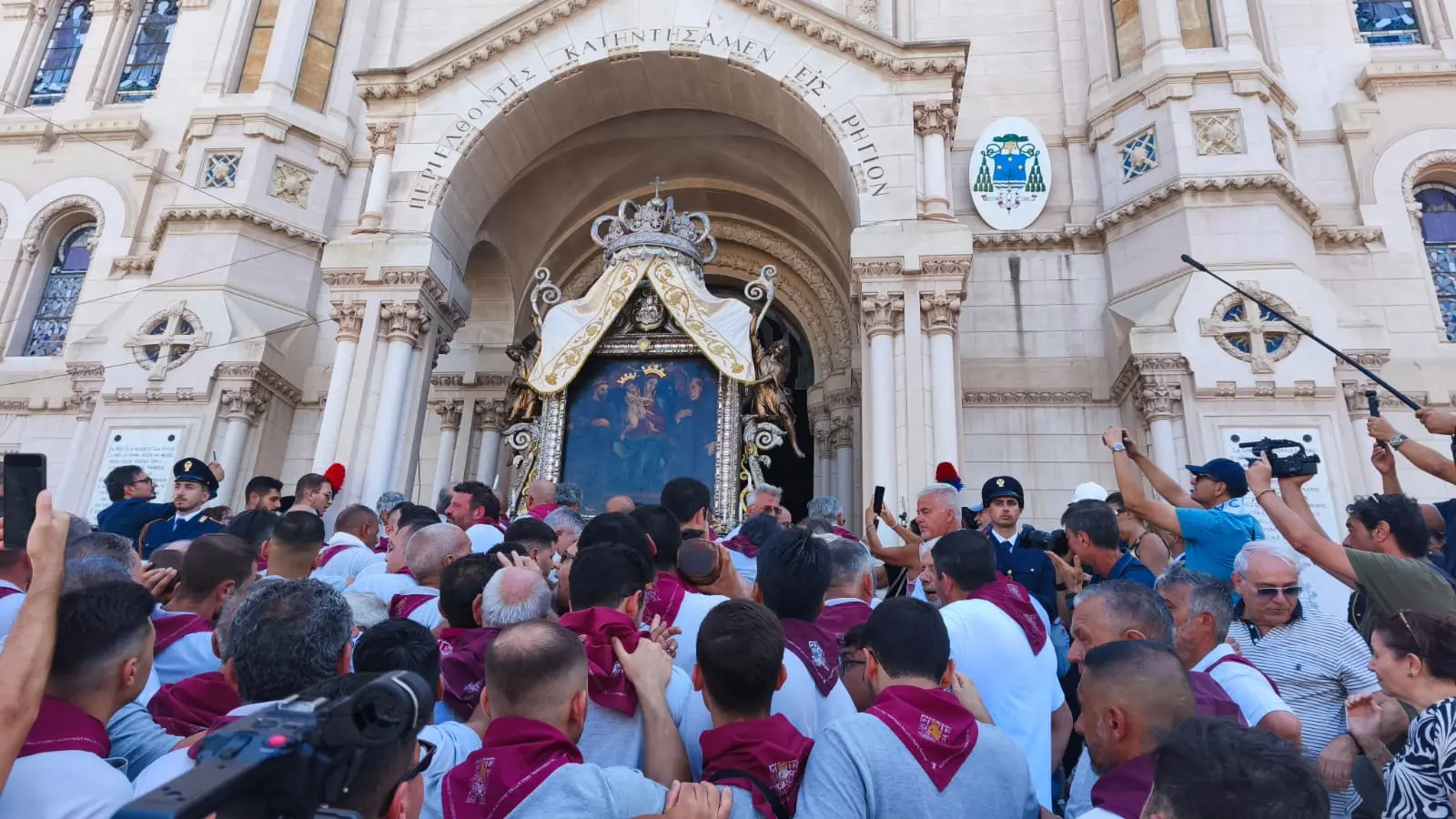 Forza, lacrime, gioia: Reggio si faccia comunità e sostenga la Vara con i suoi Portatori