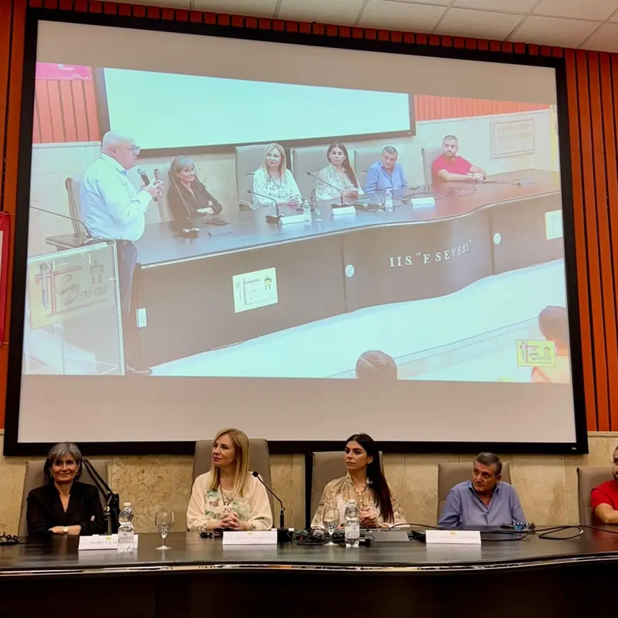 Gioia Tauro, l'assessore regionale all’Istruzione Caracciolo inaugura l’anno scolastico all’Istituto Francesco Severi