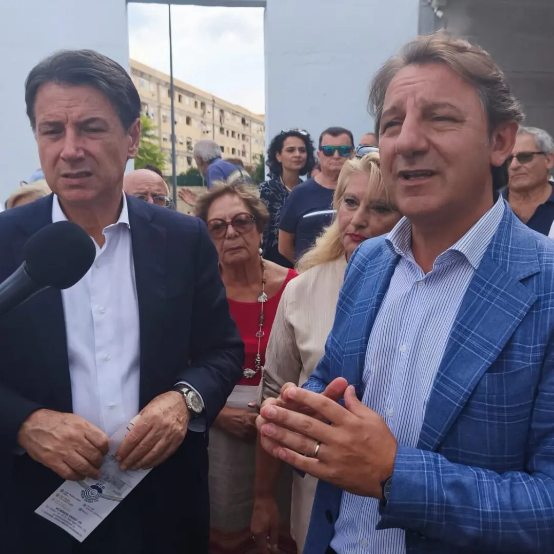 Regionali 2025, Conte e Tridico nel quartiere dell'emergenza sociale: «Da qui per costruire la Calabria dell'inclusione»