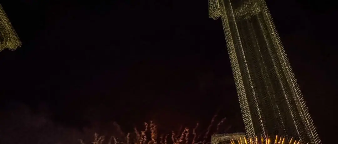 LA FOTO DEL GIORNO | Fuochi sull’Opera: magia celeste nelle notti reggine