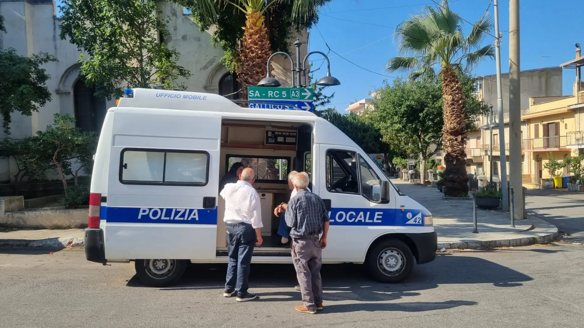 Reggio, Polizia locale “a portata” di cittadino, decine di segnalazioni raccolte con il punto d’ascolto itinerante