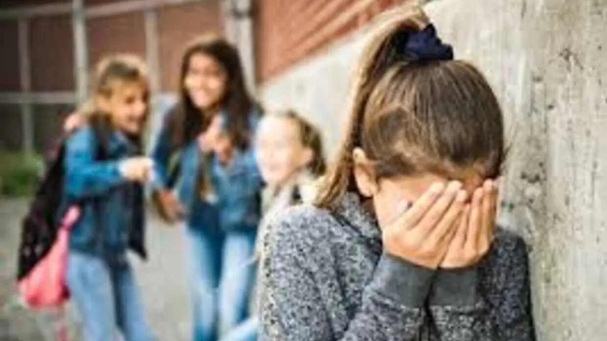 Bovalino, la denuncia di una mamma: «Mia figlia bullizzata a scuola»