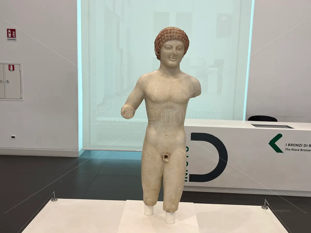 Al Museo il Kouros di Reggio, l’archeologa D’Onofrio: «Il tipico maschio nella scultura greca per noi potrebbe essere il Dio Apollo» - VIDEO