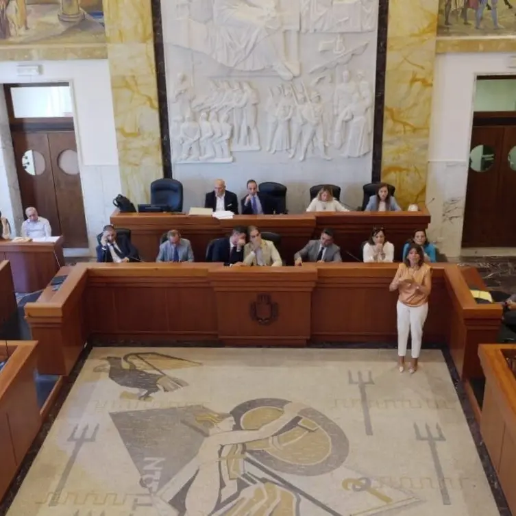 Reggio, dal Consiglio disco verde al Bilancio consolidato. Ad Atam il trasporto scolastico per l’anno in corso