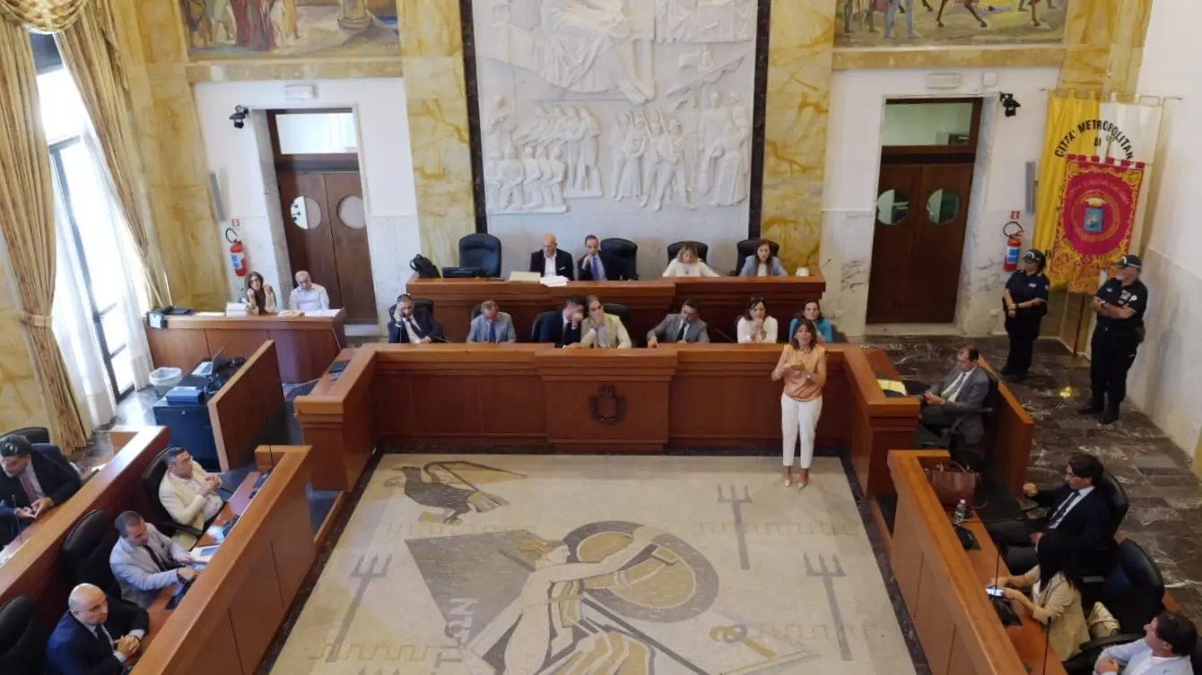 Reggio, dal Consiglio disco verde al Bilancio consolidato. Ad Atam il trasporto scolastico per l’anno in corso