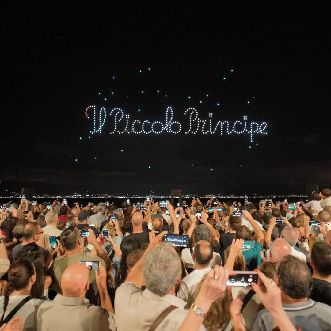 Mille droni per il Piccolo Principe: all’Arena dello Stretto un viaggio celestiale che ha incantato Reggio Calabria