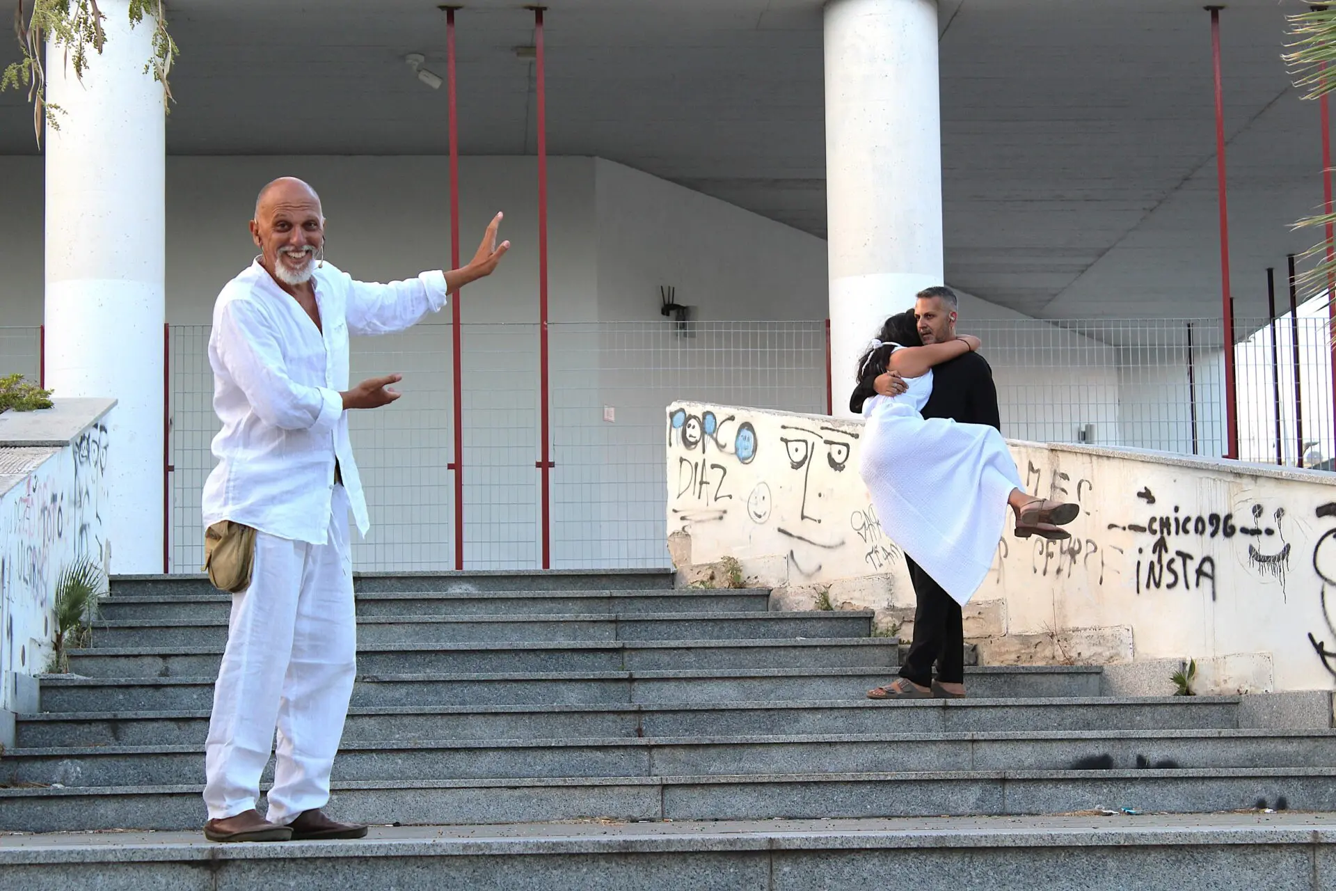 Reggio Calabria, Teatro Mobile conquista il sud con i “viaggi in cuffia”: periferie trasformate in palcoscenici di comunità