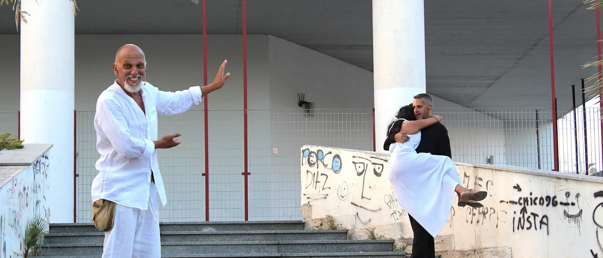 Reggio Calabria, Teatro Mobile conquista il sud con i “viaggi in cuffia”: periferie trasformate in palcoscenici di comunità