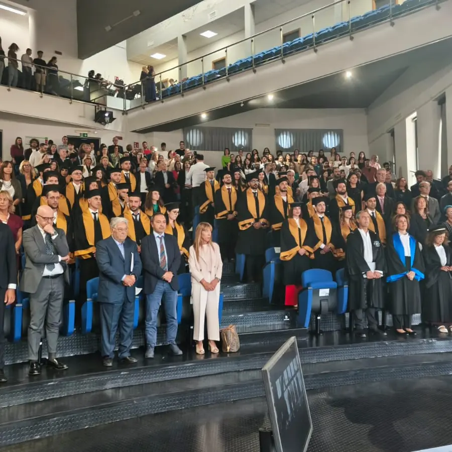 Mediterranea, le pergamene ai 31 nuovi dottori annunciano la Notte europea dei Ricercatori: «Linfa vitale per il futuro» - FOTO