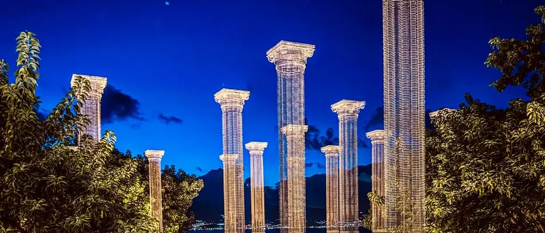 LA FOTO DEL GIORNO | L’ora blu di casa