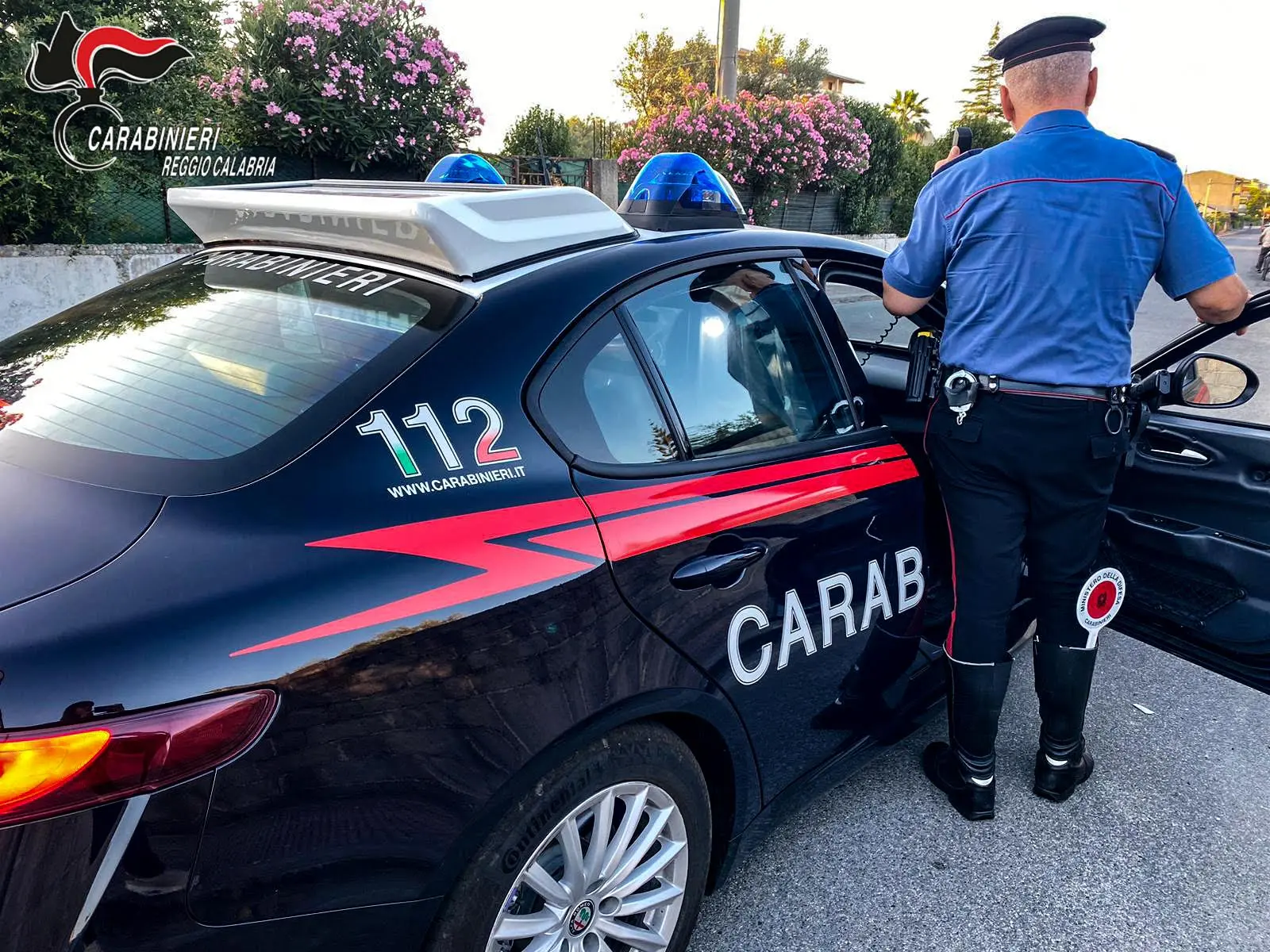 Gioia Tauro, sequestrate oltre 4.000 bottiglie di alcolici dal valore di 250 mila euro: due denunciati