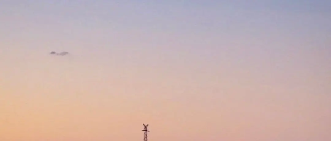 LA FOTO DEL GIORNO | Il ritorno dei pescatori al tramonto