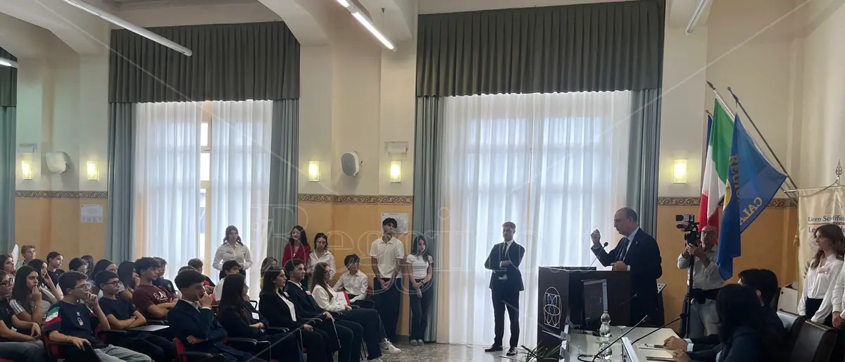 Il ministro Valditara, in visita al liceo Leonardo Da Vinci di Reggio, celebra la scuola calabrese e stronca le polemiche - VIDEO