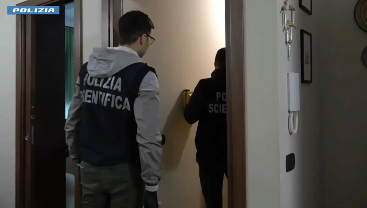 Neonati morti nell'armadio a Reggio Calabria, arrestata la mamma