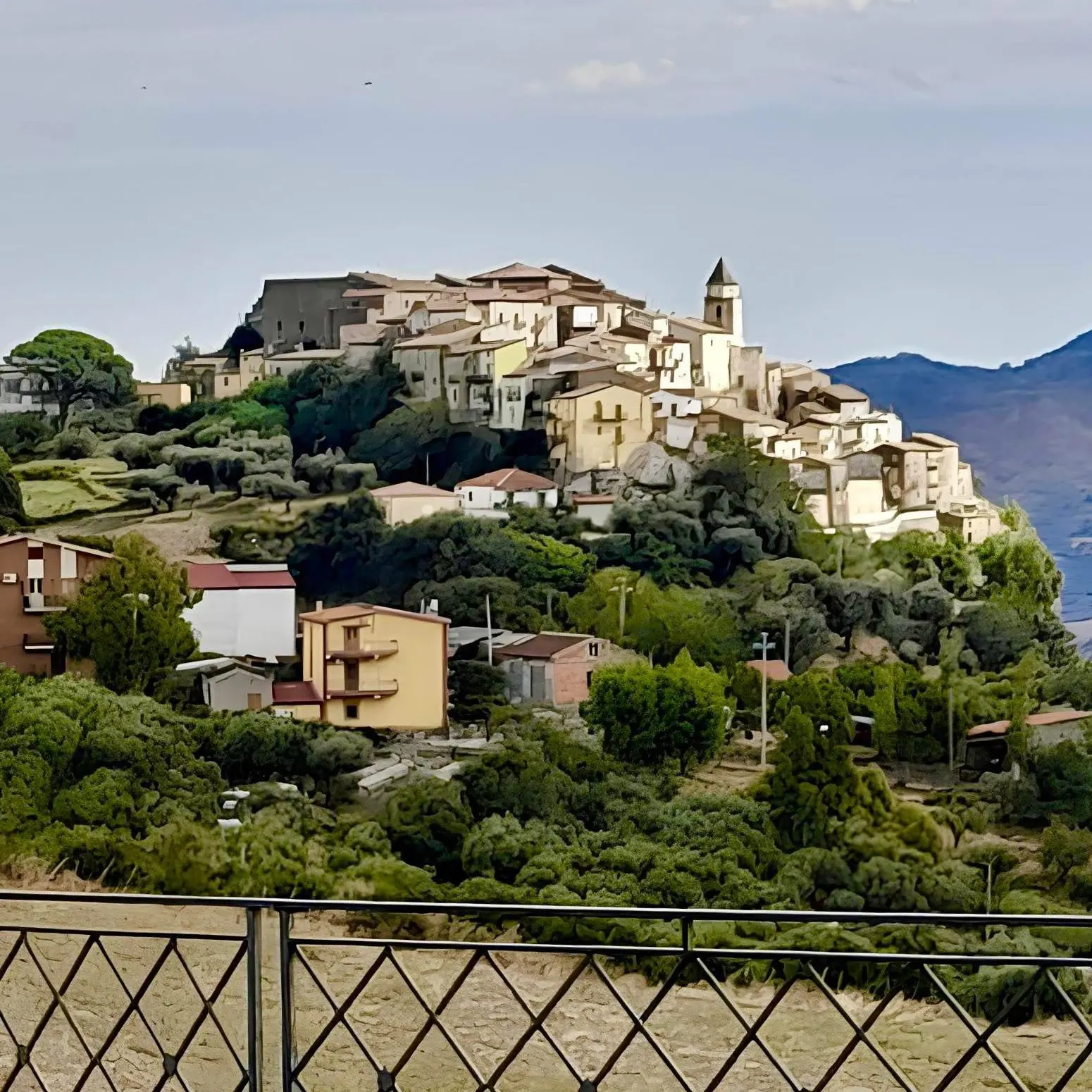 Tridico saluta i calabresi da Scala Coeli: «Grazie per avermi ascoltato, vi bacio uno a uno»