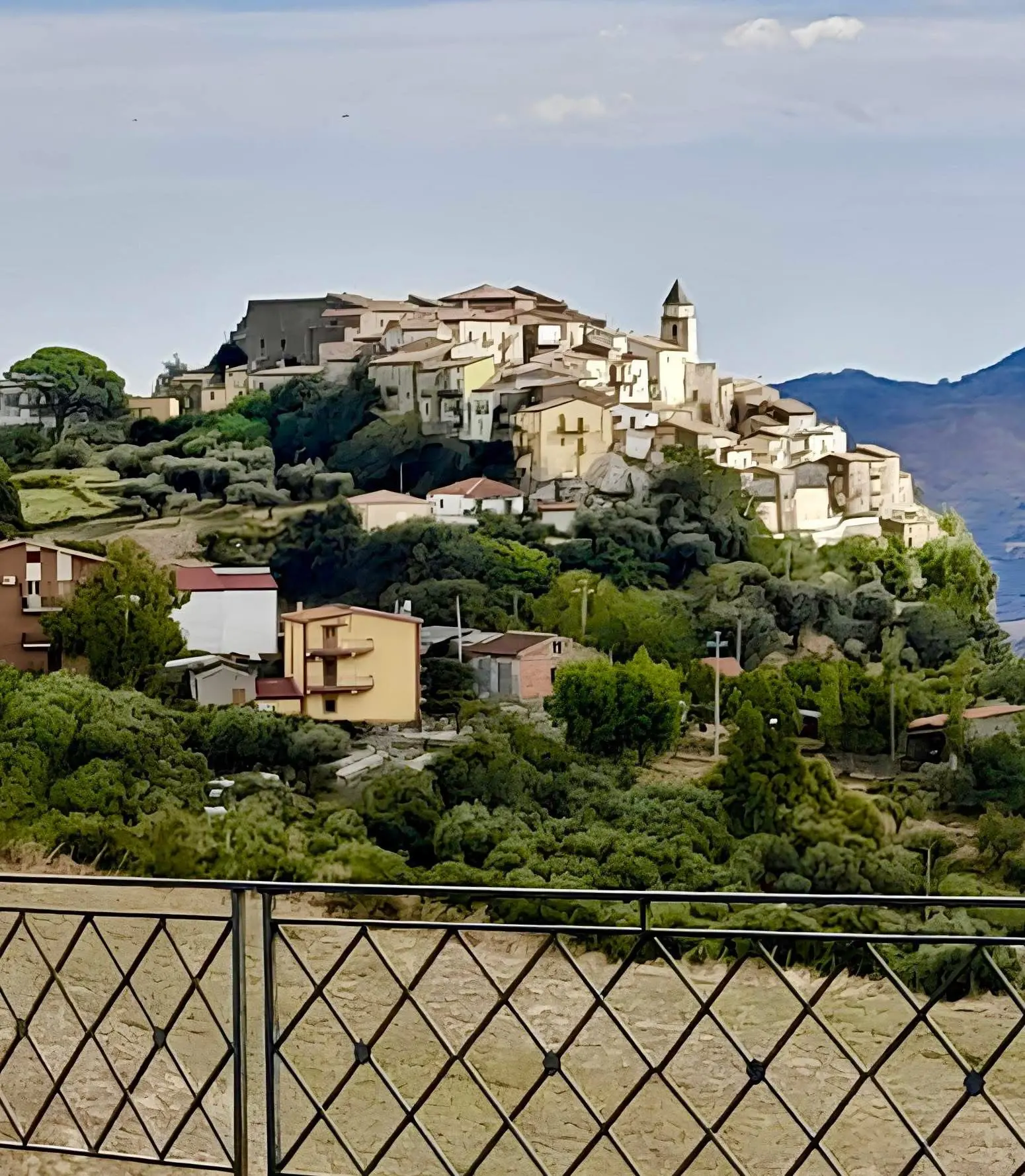Tridico saluta i calabresi da Scala Coeli: «Grazie per avermi ascoltato, vi bacio uno a uno»