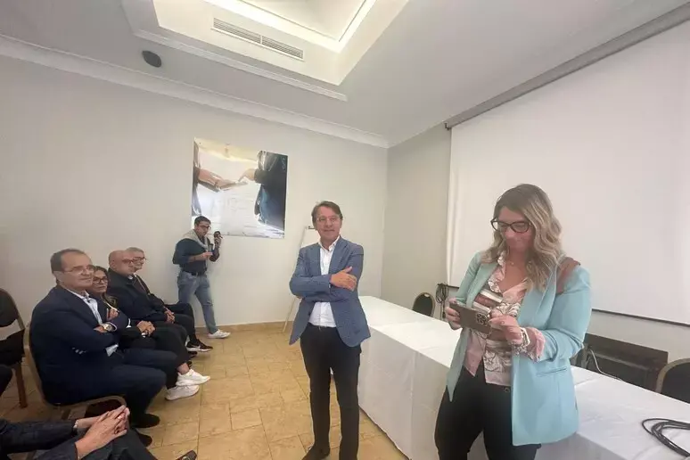 Tridico sul suo futuro in Calabria: «Ho chiesto qualche giorno di riflessione». A Lamezia la riunione con i consiglieri eletti\n