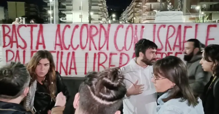 Rossano in piazza per Gaza e l’attivista calabrese Fullone arrestato da Israele:\u00A0«Faremo anche noi la nostra parte»