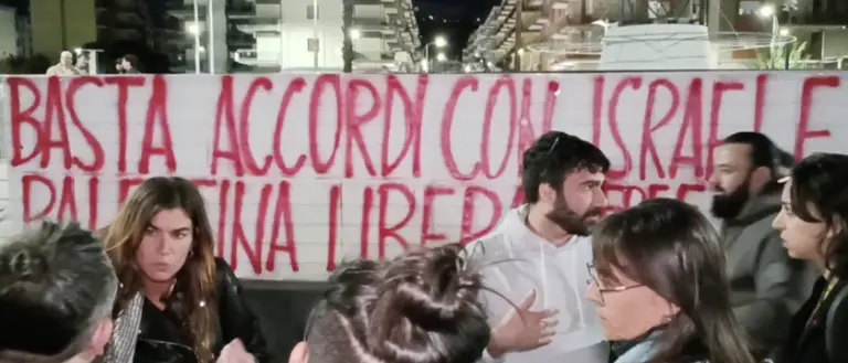Rossano in piazza per Gaza e l’attivista calabrese Fullone arrestato da Israele:\u00A0«Faremo anche noi la nostra parte»