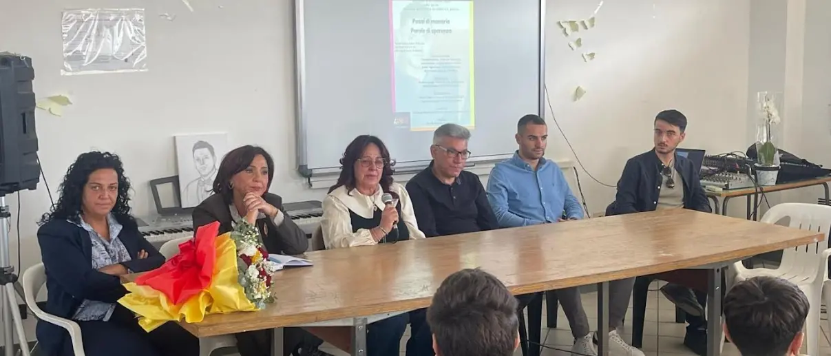 Passi di memoria, alla Scuola Murmura di Vibo un incontro con gli studenti per ricordare Francesco Vangeli\n