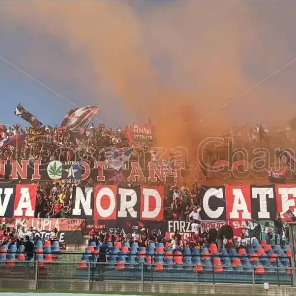 La Curva Nord:\u00A0«Ribadiamo la nostra protesta e non entriamo. Cosenza merita rispetto»\n