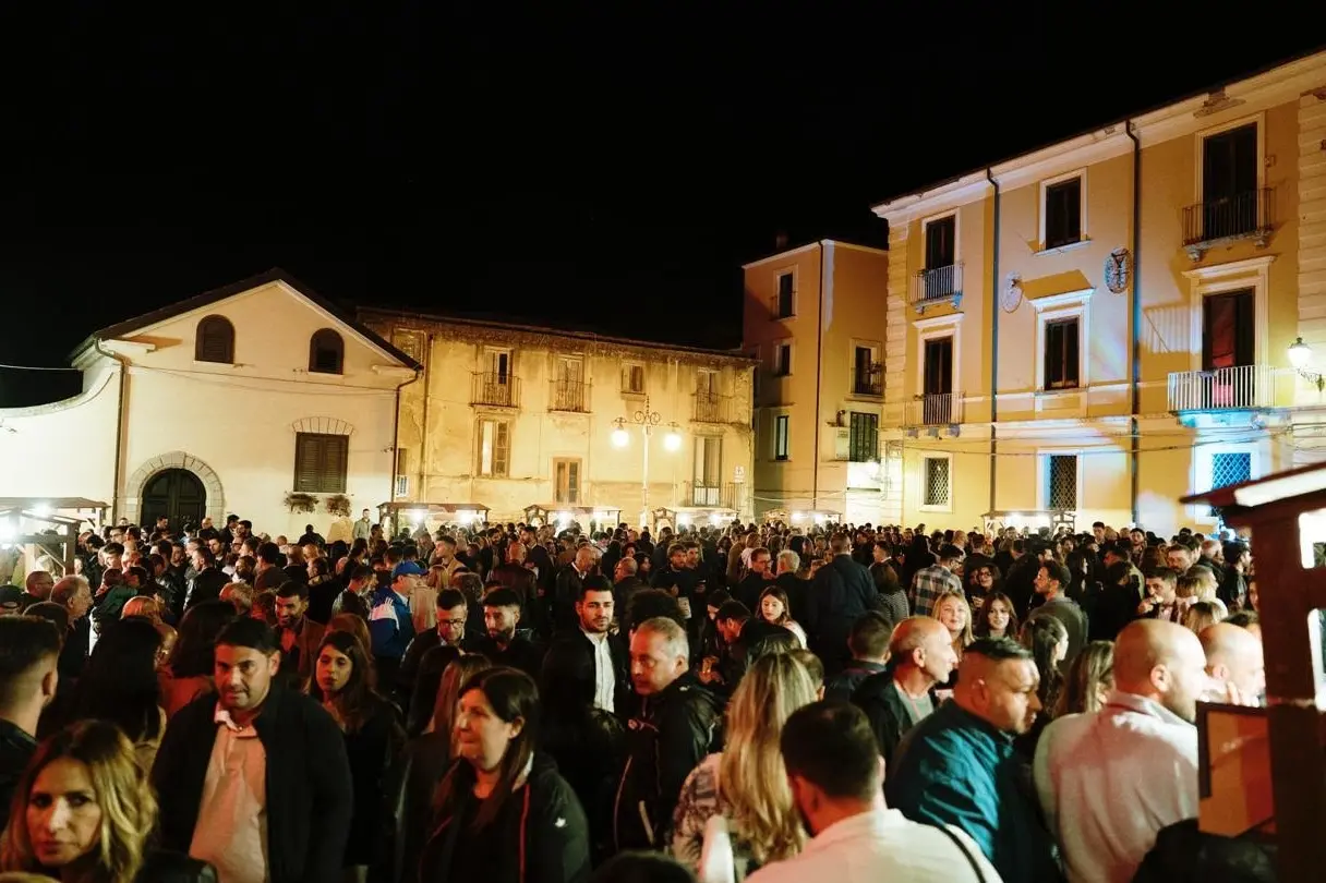 Degustazioni, arte di strada e 35 cantine protagoniste: a Vibo Valentia il centro storico pronto ad animarsi con Vicoli diVini\n