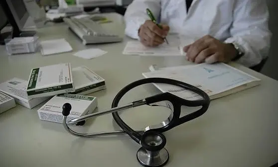 Sanità, Italia divisa tra chi può pagare e chi rinuncia alle cure: «Senza un’inversione di rotta il Servizio sanitario nazionale destinato al collasso»\n