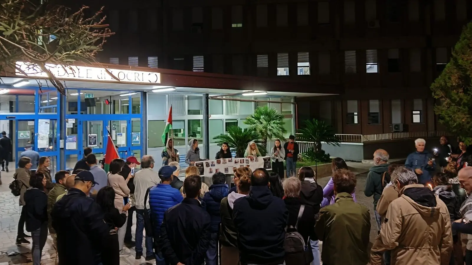 Medici morti a Gaza, flash mob anche davanti all’ospedale di Locri - FOTO
