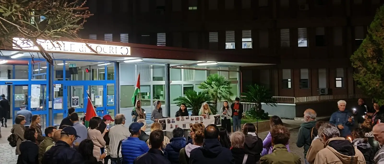 Medici morti a Gaza, flash mob anche davanti all’ospedale di Locri - FOTO