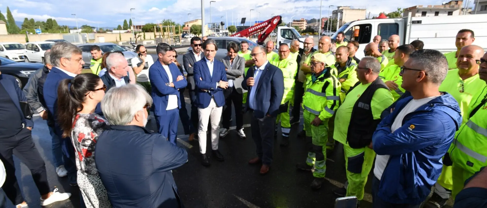 Falcomatà presenta il nuovo “tappabuche” di Castore: «Più servizi e meno spese per la città»