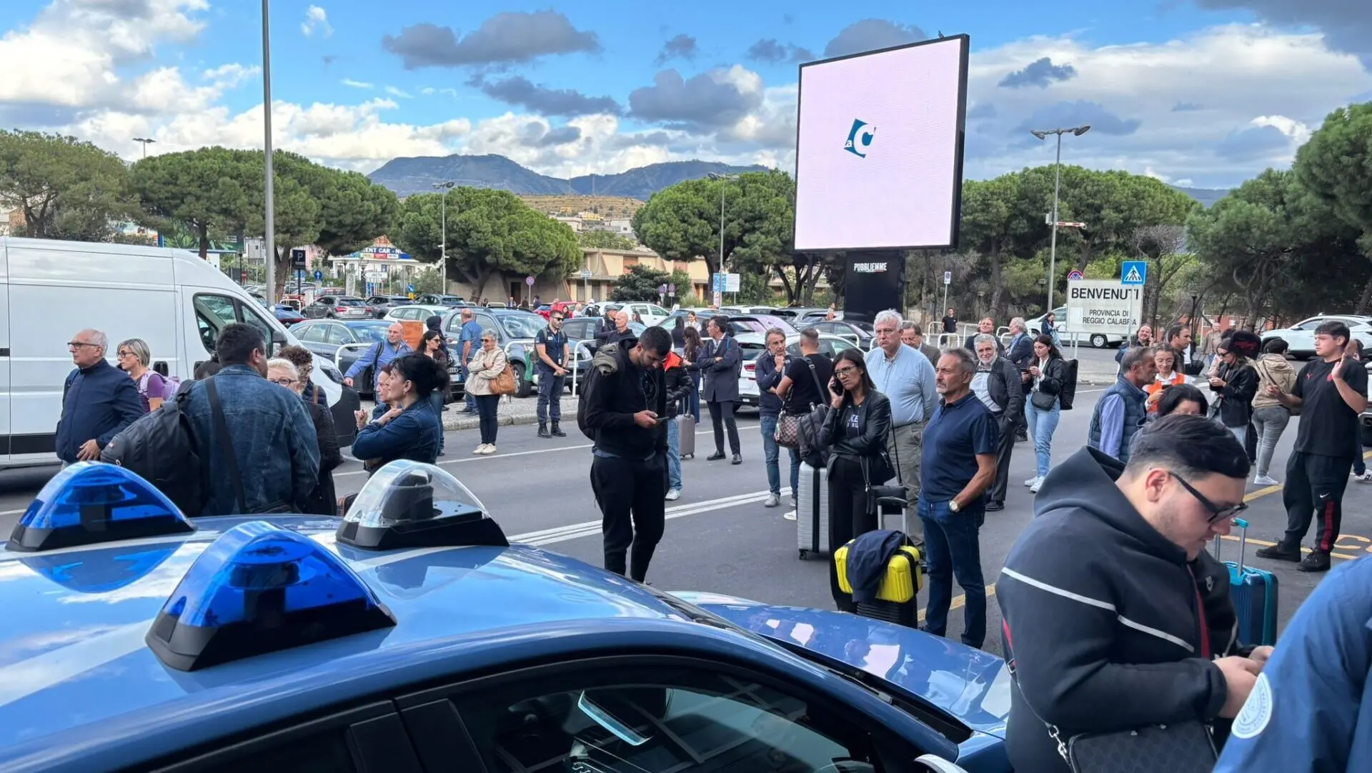 Allarme all’aeroporto dello Stretto, artificieri in azione per un bagaglio sospetto