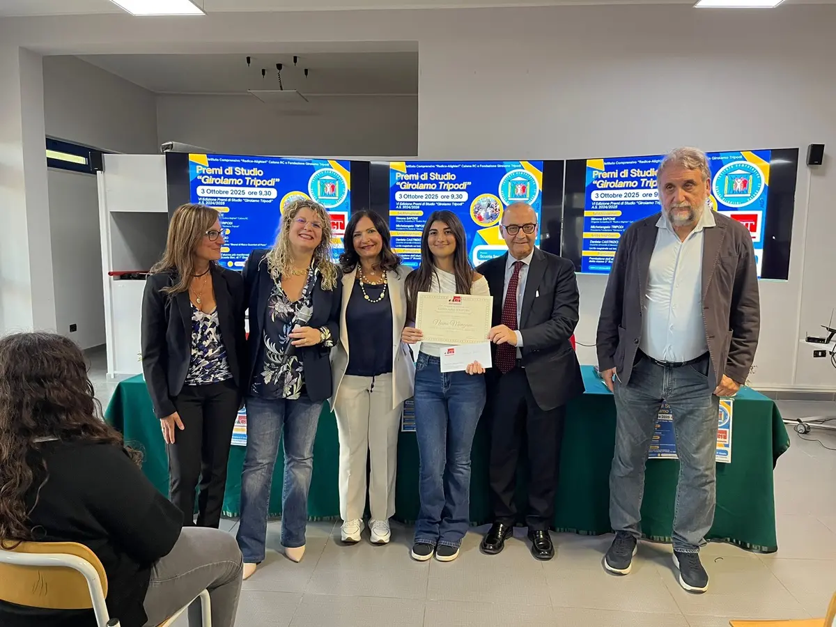 Reggio, premio \"Girolamo Tripodi\" alla studentessa Noemi Mangano dell'istituto Radice Alighieri di Catona